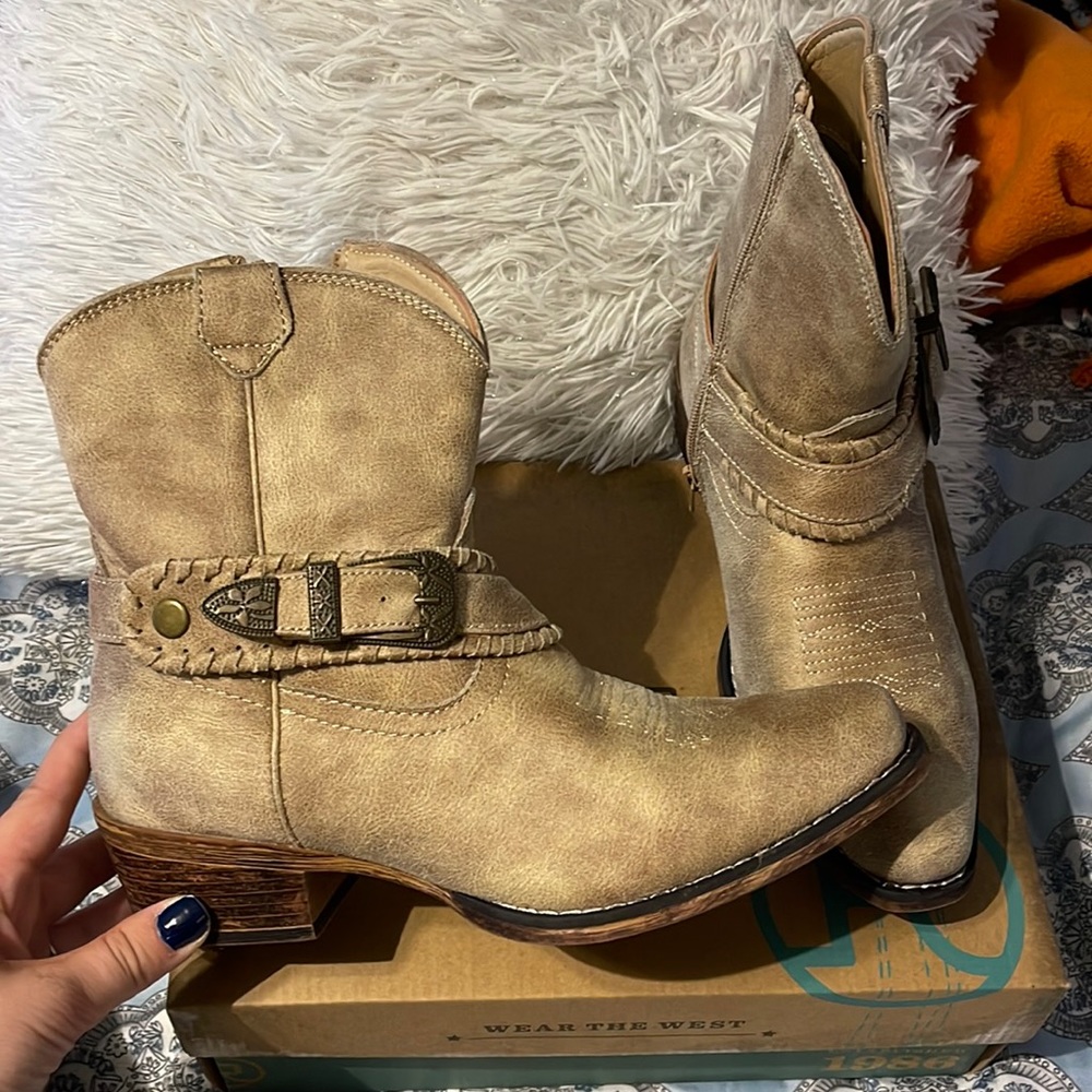 Roper Womens Short Snip Toe Tan Boots Size 8